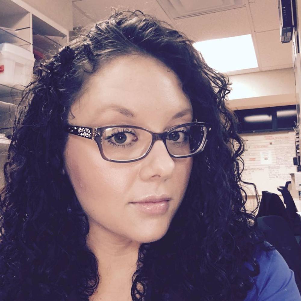 Meet your Posher, Yesenia